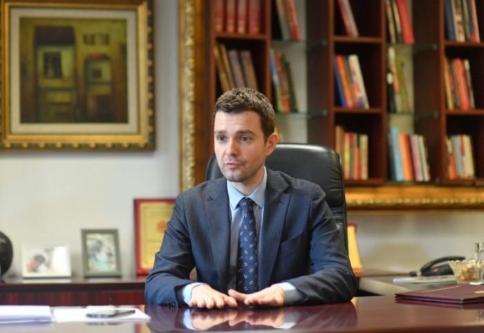 МУЦУНСКИ ВО ФРАНЦИЈА: Предвидени се средби со Макрон и други државни службеници и размена на мислења за актуелни прашања