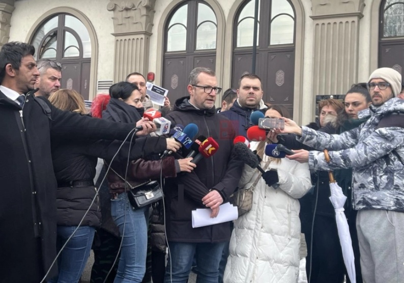 ПРОТЕСТ ОРГАНИЗИРАН ОД УПОЗ: Службеници од неколку министерства секој ден од 11 часот ќе бараат покачување на платите за 30 отсто