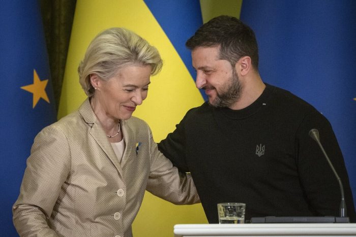 ФОН ДЕР ЛАЈЕН: Утре ќе ѝ исплатиме на Украина уште 3,3 милијарди евра за ракети и дронови, да се брани од немилосрдните напади од Русија
