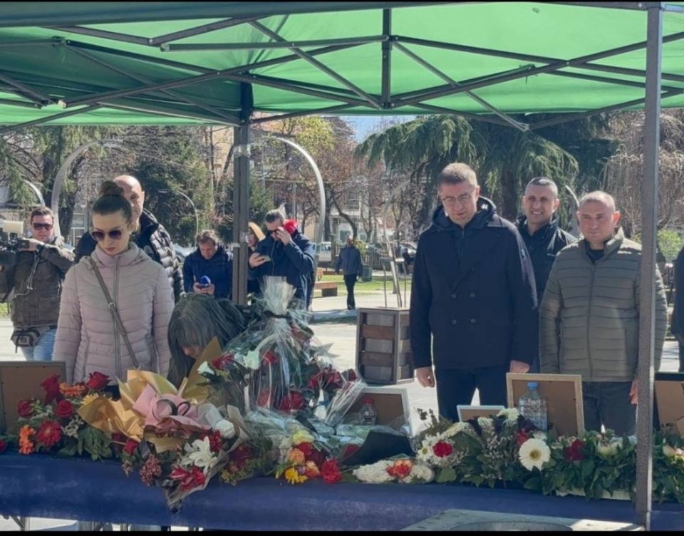 МИЦКОСКИ ВО КОЧАНИ: Денес, со солзи и со почит, се поклонуваме пред жртвите и нивните семејства, вечна им слава, нека почиваат во мир