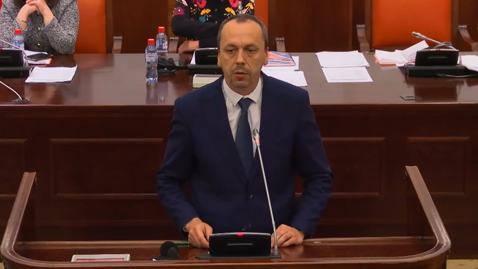 ПЕТРУШЕВСКИ: Со несериозен предлог-закон СДСМ се обидува да ја злоупотреби болката на семејствата на настраданите во Кочани