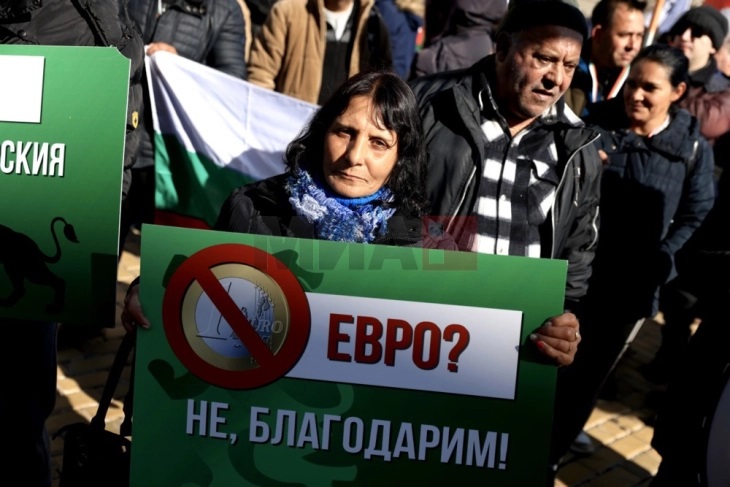 БУГАРИТЕ ПРОТЕСТИРААТ: Доколку Бугарија се приклучи на еврозоната, тоа ќе биде како да се качувате на Титаник