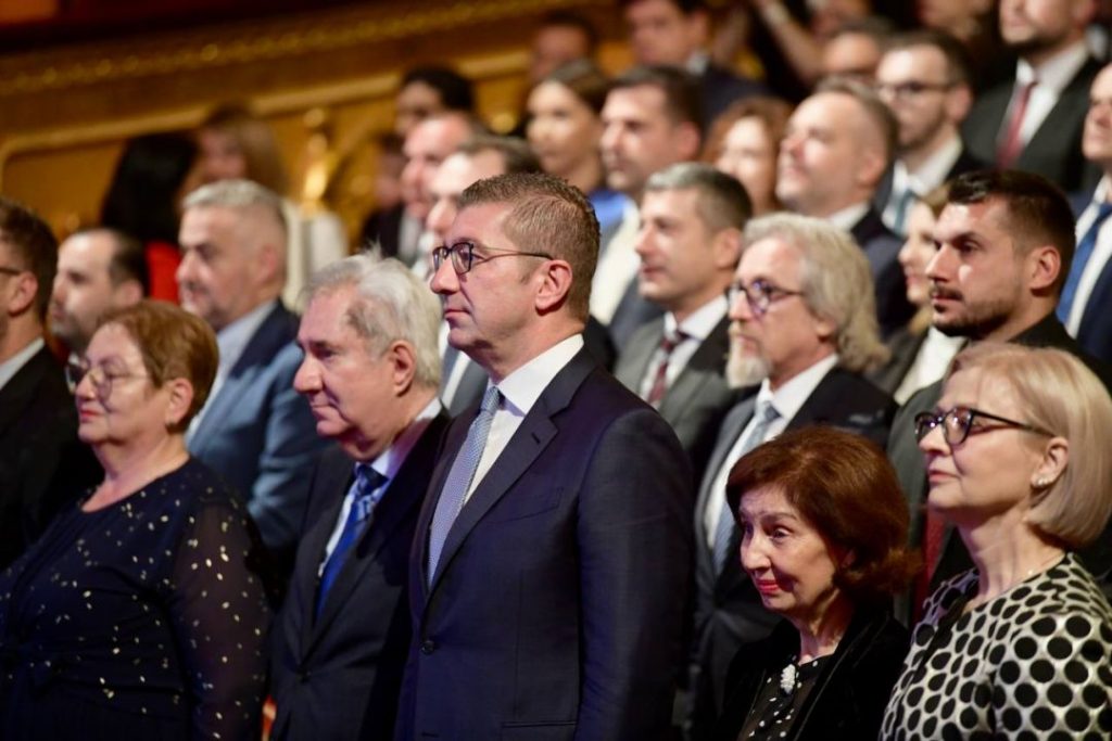 МИЦКОСКИ: Јазикот е нашиот бедем и неспорен идентитет, како премиер нема да отстапам од нашето цивилизациско право да говориме на македонски