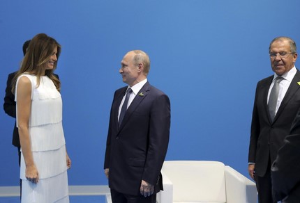 Трамп откри дека Путин и Русите ја сакаат Меланија повеќе отколку него