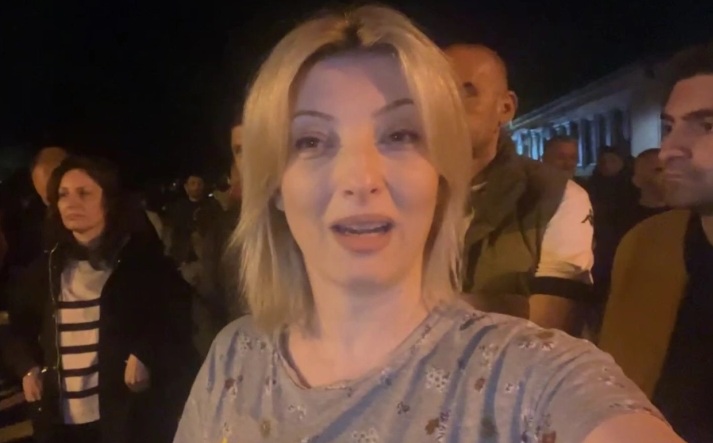 ИГРИ СО СМЕТОТ ВО СКОПЈЕ: Ганиу и донесе камион со ѓубре на Арсовска, таа му побара Чаир да го плати долгот од 7 милиони денари