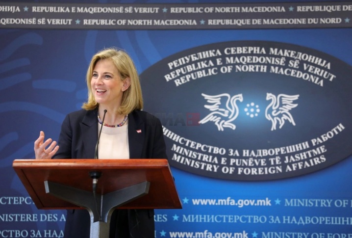 МАЈНЛ-РАЈСИНГЕР: Должни сме да направиме билатералните теми да останат билатерални, а не да се користат како камења на сопнување кон ЕУ