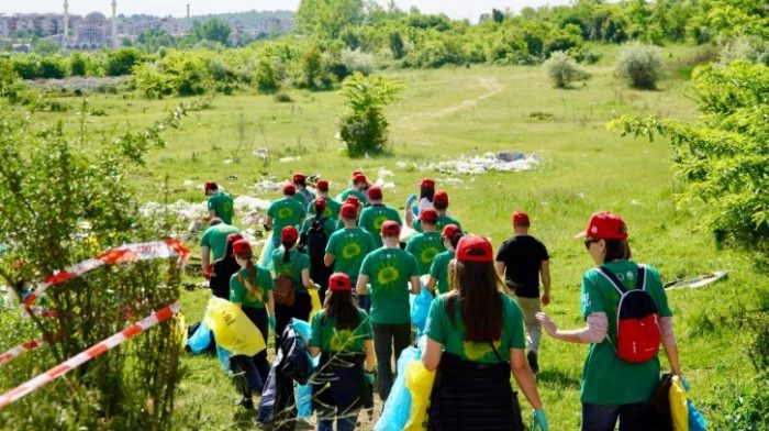 ЗА ПОЧИСТА МАКЕДОНИЈА: И претседателката Сиљановска, со 20.000 волонтери во Генералка викенд, за подигање на еколошката свест
