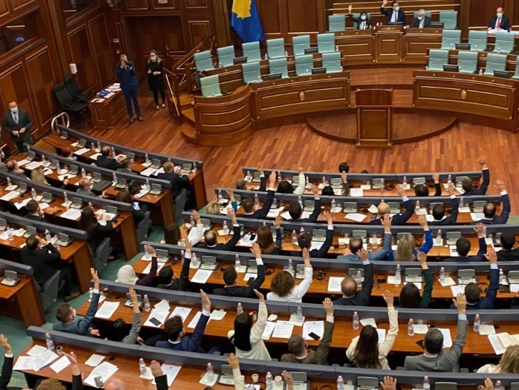„ТУРСКА СЕРИЈА“ ВО СОБРАНИЕТО НА КОСОВО: И по 16-тиот обид пратениците не успеаја да изберат претседател и да биде конституирано