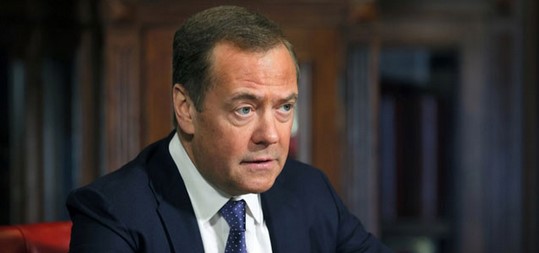 МЕДВЕДЕВ: Во ситуацијата со Украина потребен е мир, а не примирје