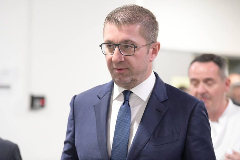 МИЦКОСКИ: Владата ќе преземе драстични мерки за почиста животна средина, не е проблем само загадениот воздух, туку и околината