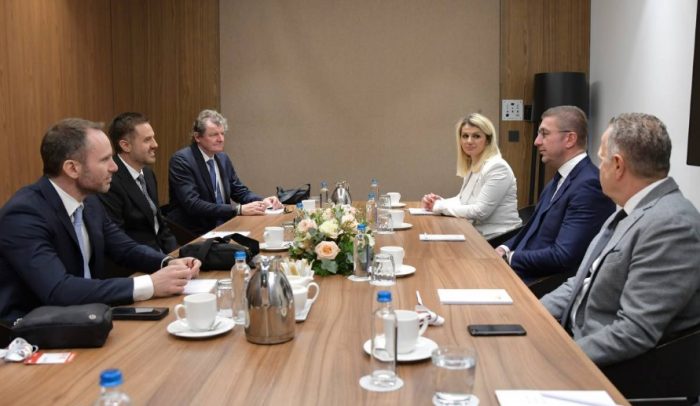 Mицкоски се сретна со Крис Павловски и Џанкарло Девасини