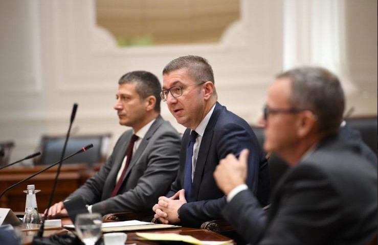 МИЦКОСКИ И ПЕРИНСКИ ВО КАВАДАРЦИ: Увид и пуштање во употреба на спортска сала, улица, кружен тек, водовод и други објекти