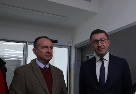 КОНСТРУКТИВНА СРЕДБА МЕЃУ МИЦКОСКИ И ТАРАВАРИ: До крајот на мај ќе се знае иднината на АА во Владата