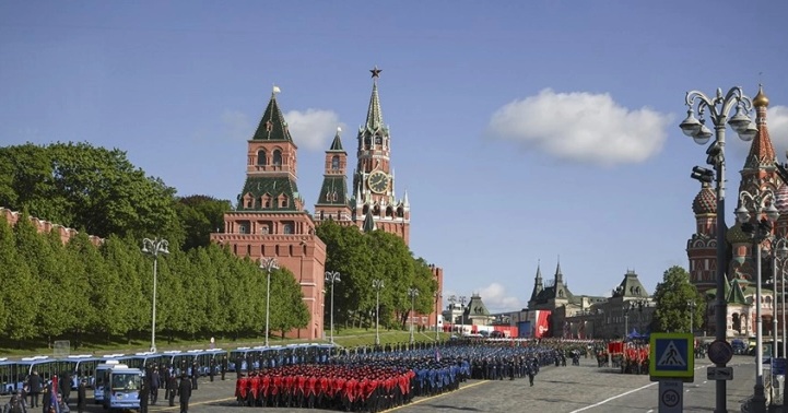 ПУТИН НА ПАРАДАТА ВО МОСКВА: Вистината и правдата се на наша страна, должност на Русија е да го брани достоинството на руската армија