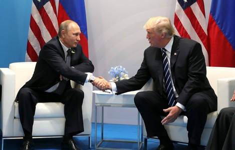 Трамп и Путин преку помошници разменија честитки за Денот на победата