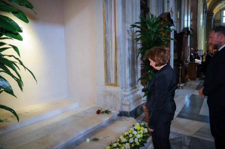 Сиљановска ја посети базиликата Санта Марија Маџоре, оддаде почит и на починатиот папа Франциск