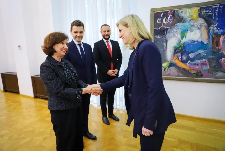 СИЉАНОВСКА: Да се стави крај на македонскиот маратон кон ЕУ, условен од билатерализацијата и двојните стандарди за членство