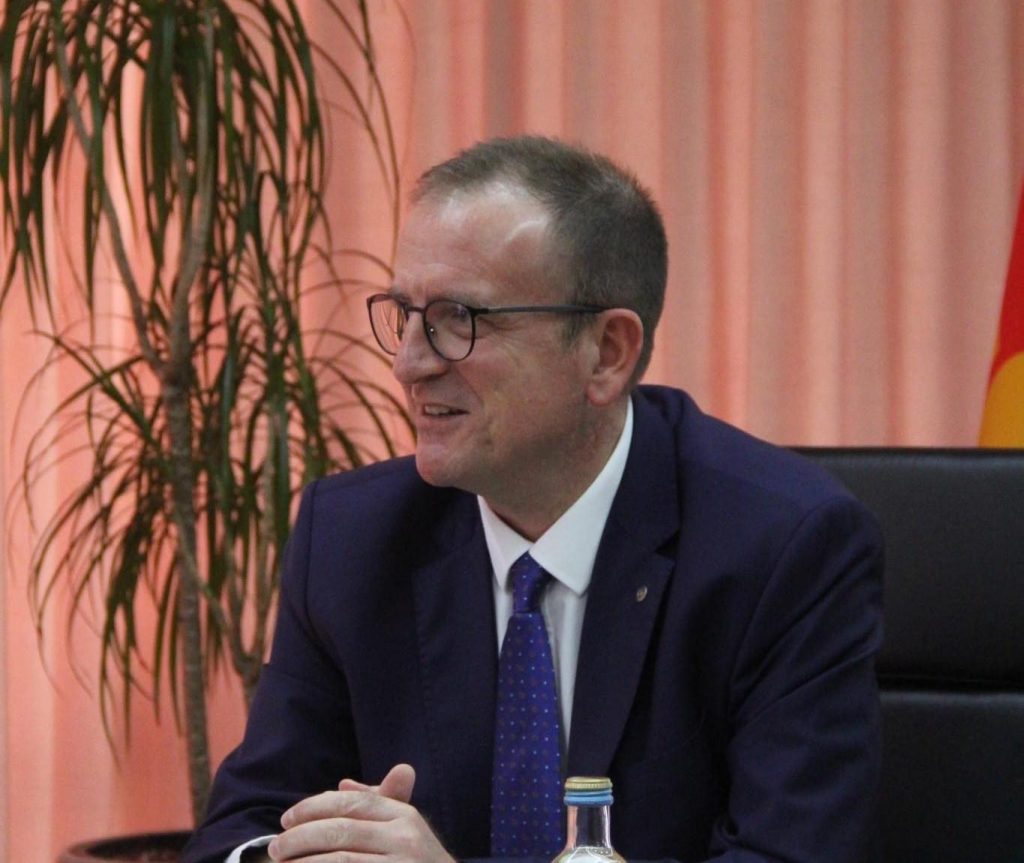 Арбен Таравари ја достави оставката до Мицкоски