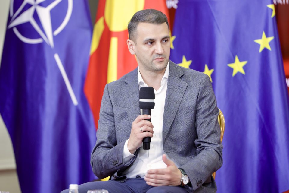 ВЕЛКОВСКИ: Целта ни е повеќе млади луѓе да останат во Македонија, тука да формираат семејства и подобра демографска слика