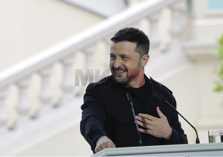 РУСИЈА МУ ОДГОВОРИ НА ЗЕЛЕНСКИ ЗА „ЗАМЕНСКИ РЕКВИЗИТИ“: Кловн и губитник зборува за почитувани луѓе, изјави Захарова