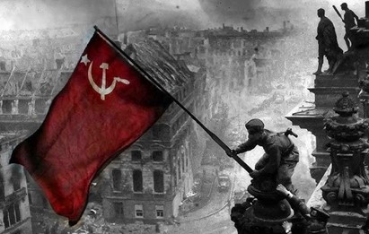 КАКО ПАДНА ТРЕТИОТ РАЈХ: Војниците кои го означија конечниот пораз на нацистите беа прогонувани од „проклетството на знамето“