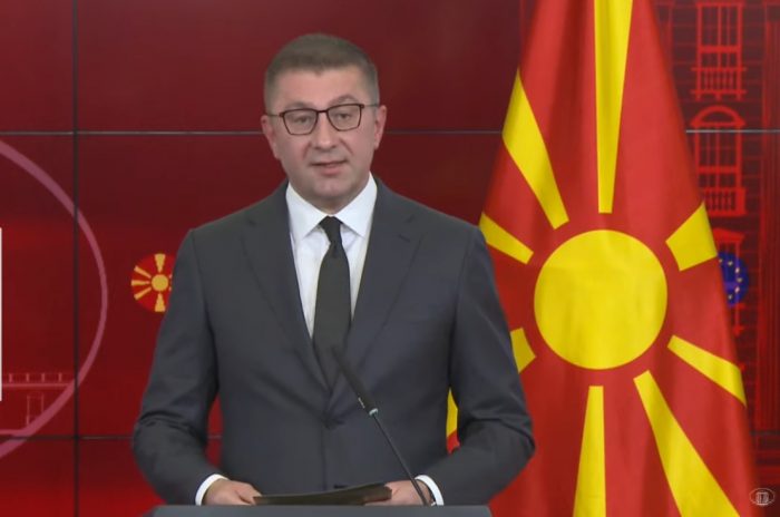 МИЦКОСКИ ПО РАЗГОВОРОТ СО ПЛЕНКОВИЌ: Македонија заслужува членство во Европската Унија, но со крената глава