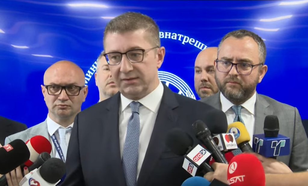 ПРОЕКТИ НА МВР: Мицкоски најави крај на понижувањата при вадење пасоши и дека наскоро тие ќе се печатат во Македонија