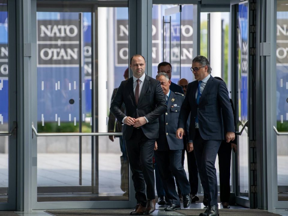 МИСАЈЛОВСКИ НА СОСТАНОК ВО БРИСЕЛ: Главни теми се претстојниот Самит на НАТО во Хаг, Украина и одвраќањето и одбраната