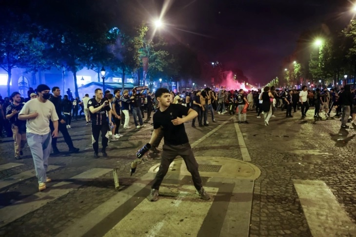 ДПА: Двајца мртви во Франција за време на прославата на победата и шампионкста титула на ПСЖ во Лигата на шампиони