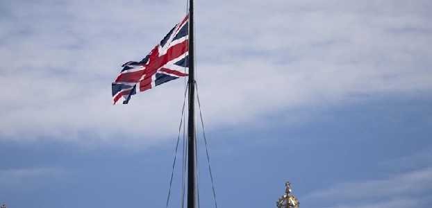Велика Британија го повлекува персоналот од амбасадата од Иран