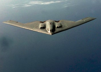Американски бомбардери Б-2 полетаа од американска база и се движат кон запад над Тихиот Океан