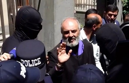 Ерменските власти го уапсија архиепископот и уште 13 други лица поради наводен обид за државен удар
