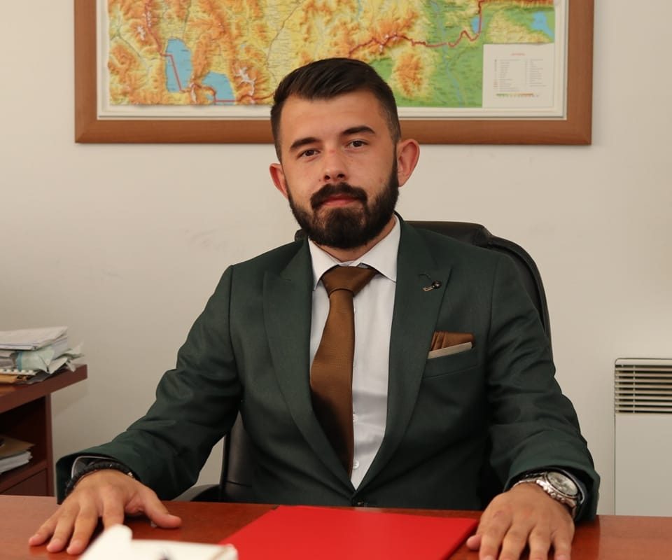 СО ФАЛСИФИКАТИ ДО БОГАТСТВО: Од фалс одобренија 580.000 евра за градоначалникот на Росоман, Стојан Николов од СДСМ