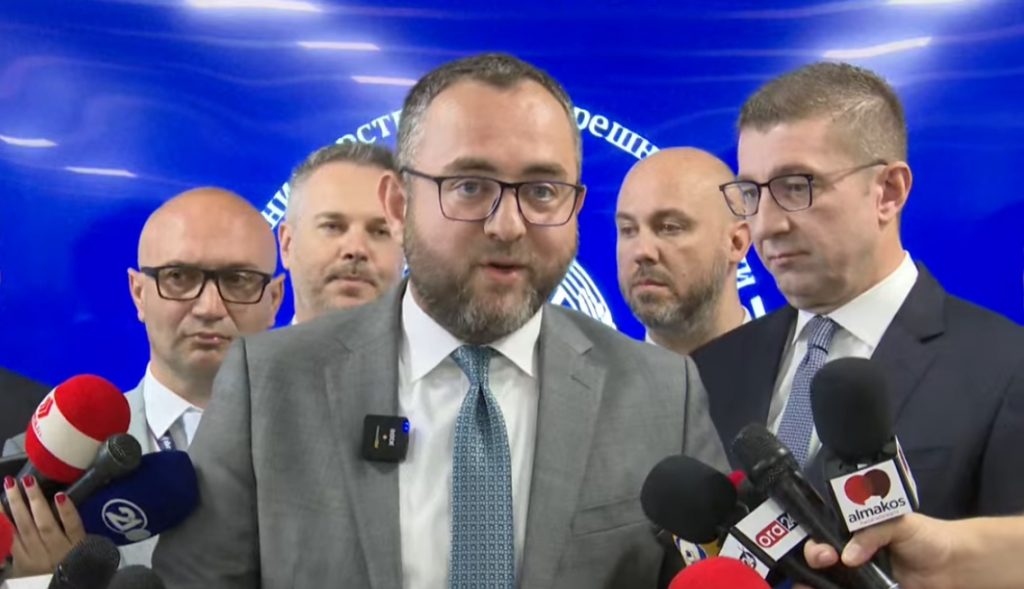 ТОШКОВСКИ: Срамота е полицајци 8 години без униформи – еден во фармерки, друг во работничко одело, трет со палто од татко му…