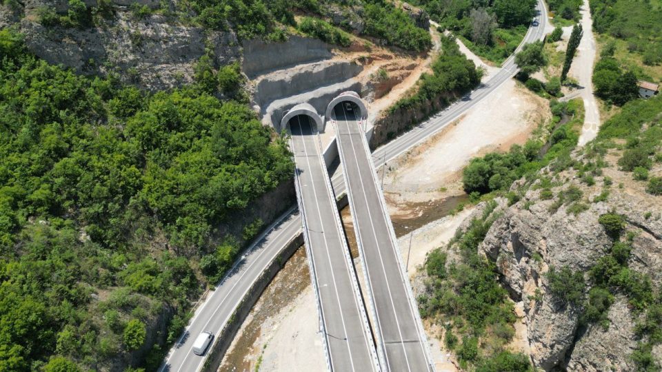 МИЦКОСКИ: 45 милиони евра не завршија, како во минатото, во нечии џебови, не исчезнаа во провизии, туку се пред вас во оваа делница