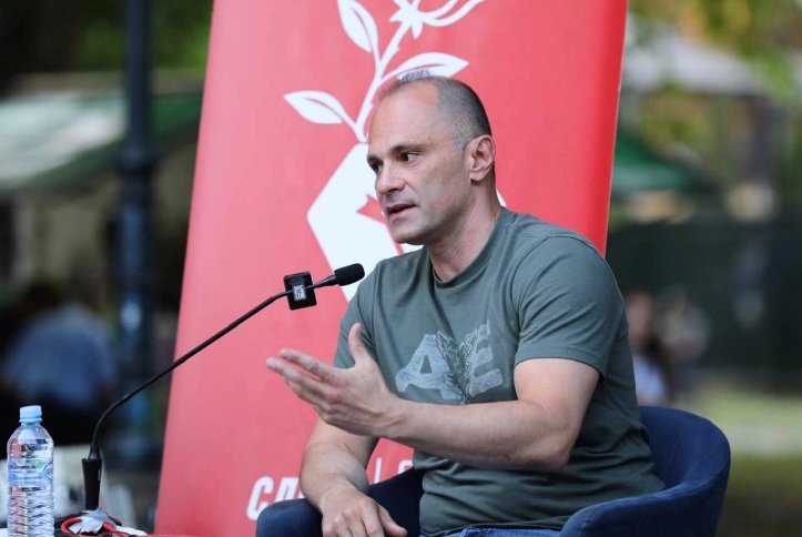 ФИЛИПЧЕ: Страшно ми е што сите вие, младите, и вашите неродени деца треба да враќаат седум милијарди евра земени на којзнае каков начин