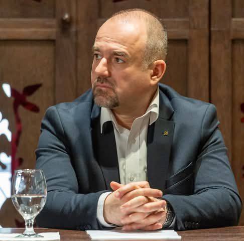 ЈОРДАНОСКИ: „Модерниот“ македонски јазик е обид да се докаже дека Сонцето почнало да грее за Македонија во 1945 г.!
