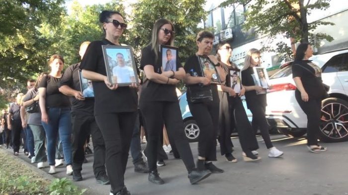 „Марш за ангелите“ во Кочани – родителите на починатите деца побараа одговори од МВР, УЈП и од Обвинителството