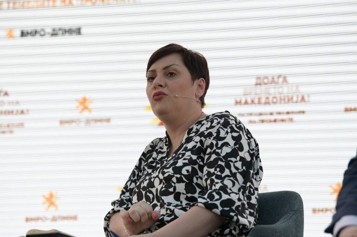 КОЧОСКА: Работниците и работодавачите треба да се договорат за минималната плата