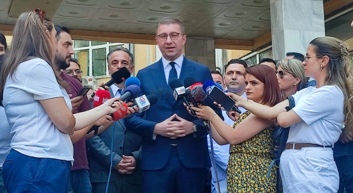МИЦКОСКИ: За мене големо разочарување е тоа што во главниот град на ЕУ вчера имаше обид да се креира нова нација и нов јазик во 21 век
