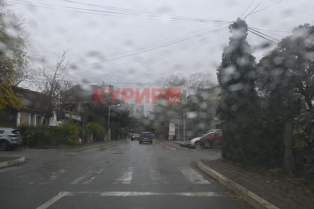 Невреме со пороен дожд, ветер и грмотевици попладнево во Скопје