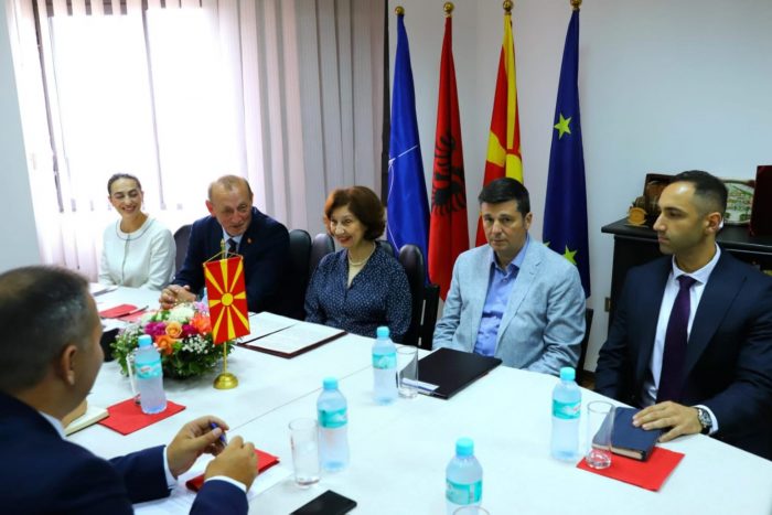 Сиљановска на средба со претставници на Македонците во Албанија