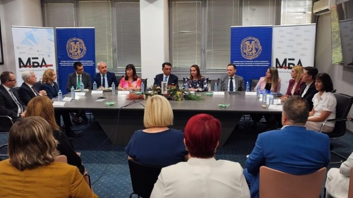 ГУВЕРНЕРОТ СЛАВЕСКИ: Банките да ги намалат надоместоците за услугите кон граѓаните и фирмите и тие да бидат на разумно ниво