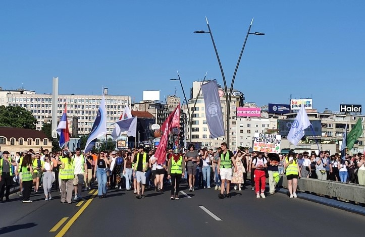 Студентски протести во Србија во повеќе од 30 градови, се бара распишување предвремени парламентарни избори