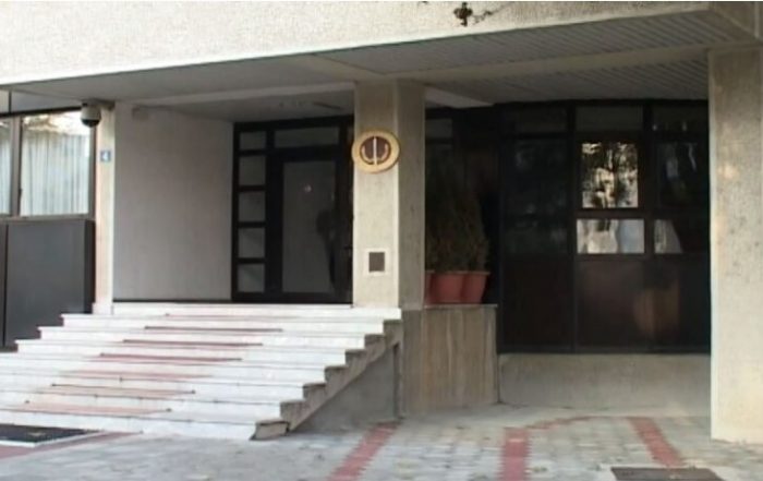 АНБ: Одземени огнено оружје и мобилни уреди при претреси во Скопје, лицата претходно имале противуставни активности