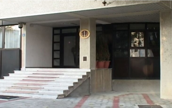 АНБ: Одземени огнено оружје и мобилни уреди при претреси во Скопје, лицата претходно имале противуставни активности
