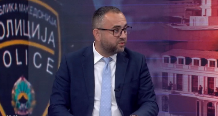 ТОШКОВСКИ ЗА АРСОВСКА: Ја повикувам да не бега од МВР, а не да парадира на ФБ