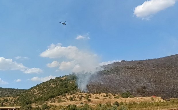 ПОЖАРОТ НА ЖЕДЕН НАЈВЕРОЈАТНО ПОДМЕТНАТ: Пожарникари нашле три запалени гуми при гаснење