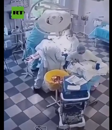 НА ЗЕМЈОТРЕС ОД 8,8 СТЕПЕНИ: Лекарите останаа со пациентот во операциската сала