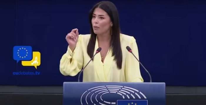 ГРЧКАТА ЕВРОПРАТЕНИЧКА ЛАТИНОПУЛУ: Јас сум горда Македонка, преболете дека Македонија е Грција, чија чест сега ја бранат Бугарите